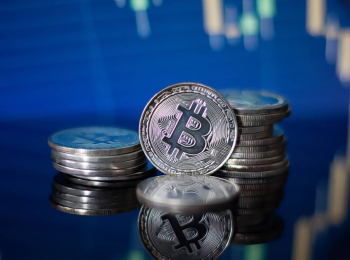 Khi Vàng Lên Ngôi Khi Bitcoin Mất Lợi Thế