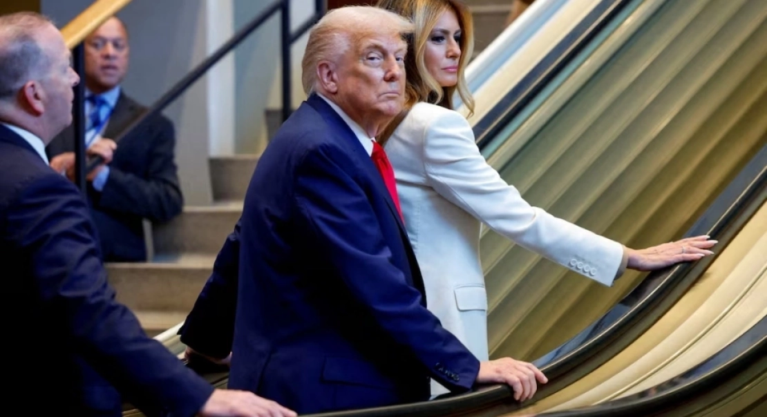 Trump Gây Bão Ở LHQ: Chỉ Tay Mắng Đại Biểu, Macron Phải Xuống Xe Đi Bộ!
