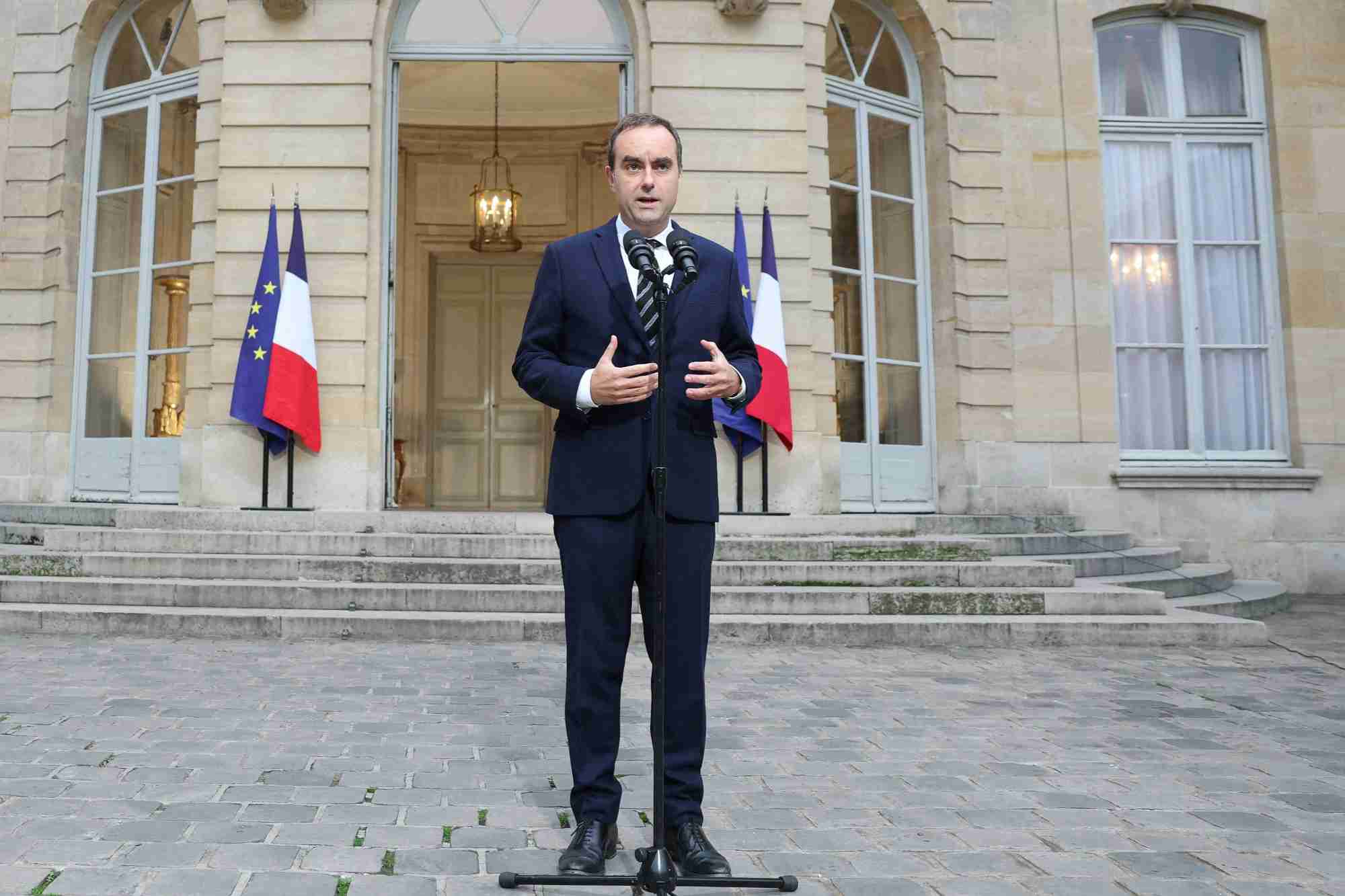Tân Thủ Tướng Pháp Từ Chức Chỉ Sau Vài Giờ: Khủng Hoảng Chính Trị Paris Lên Đến Đỉnh Điểm