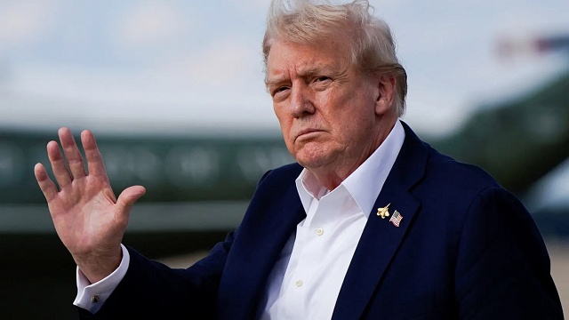 Trump Cảnh Báo Sa Thải Hàng Loạt Nếu Chính Phủ Tiếp Tục Đóng Cửa